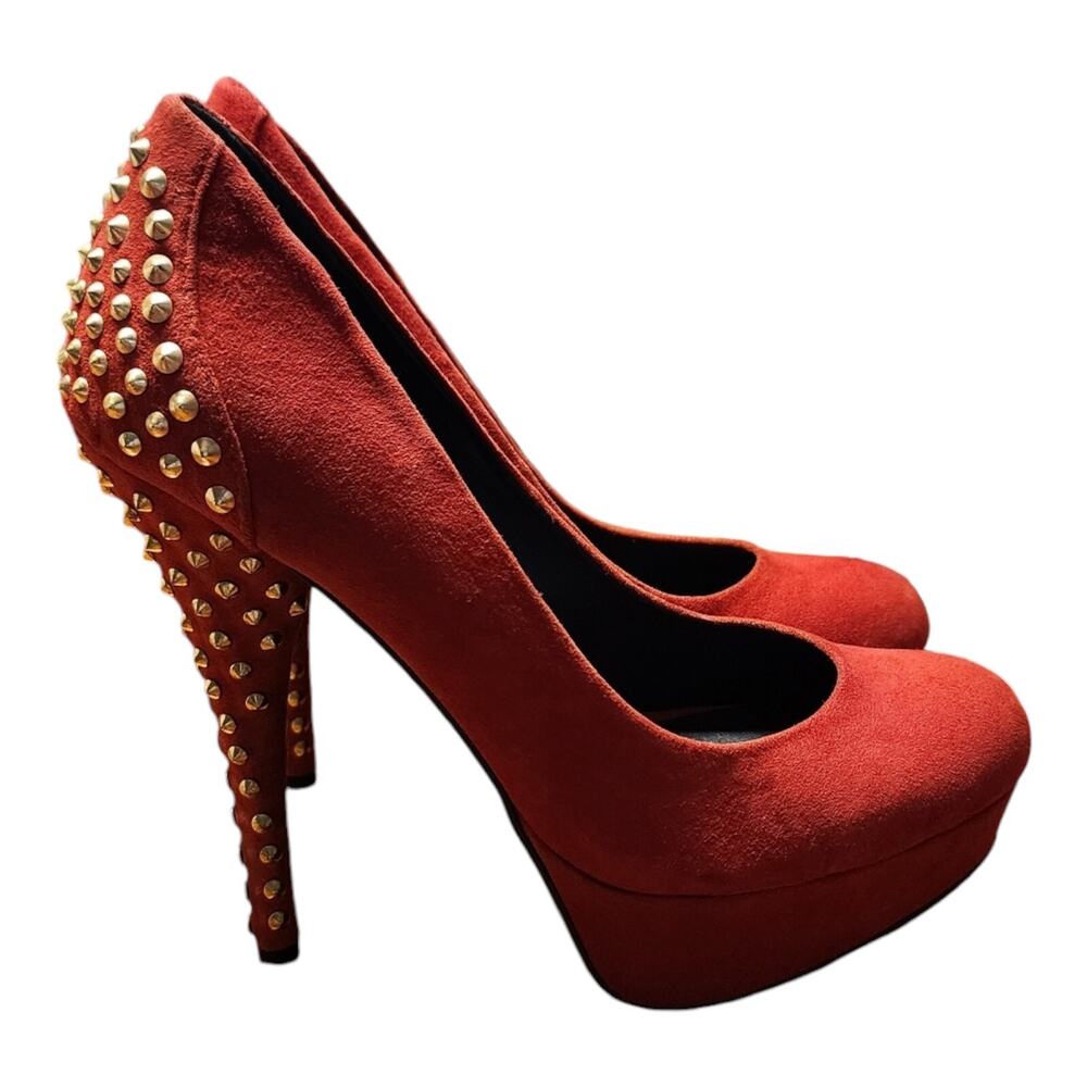 Kelsi Dagger Red Round Toe Gold Back Studded Pumps Size 8 Holiday shoes heels